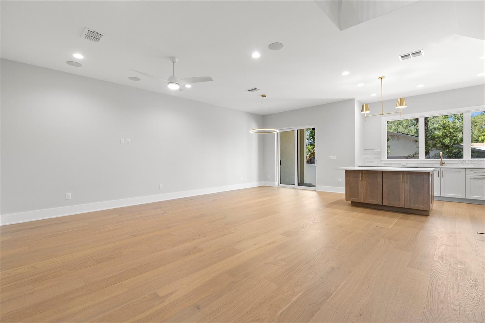 Image 4 of 34 For 222 Hesperides Street