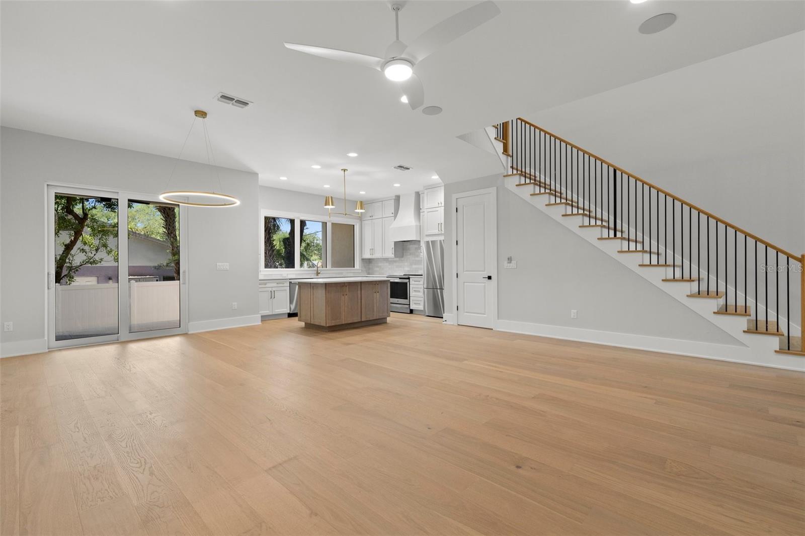 Image 5 of 34 For 222 Hesperides Street