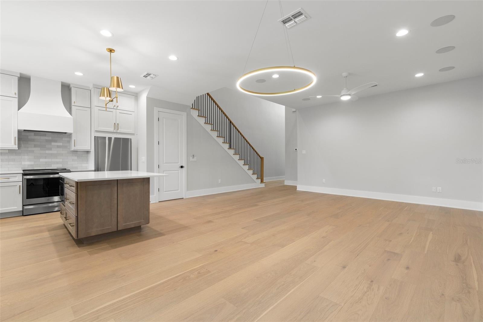 Image 6 of 34 For 222 Hesperides Street