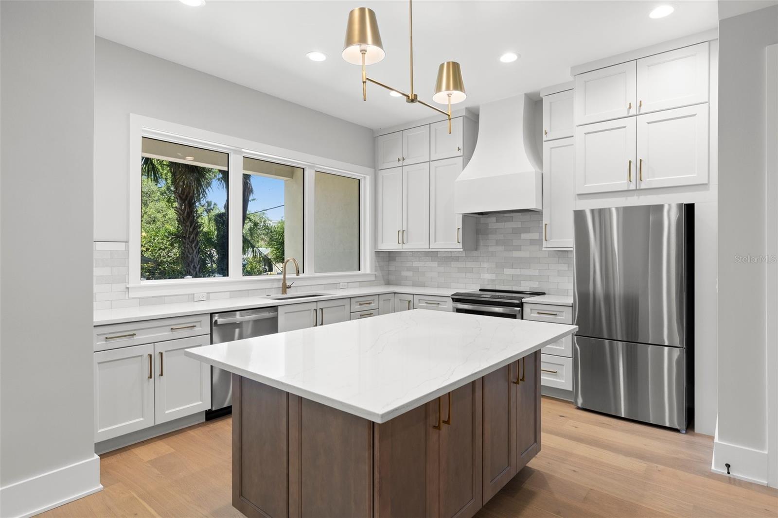 Image 7 of 34 For 222 Hesperides Street