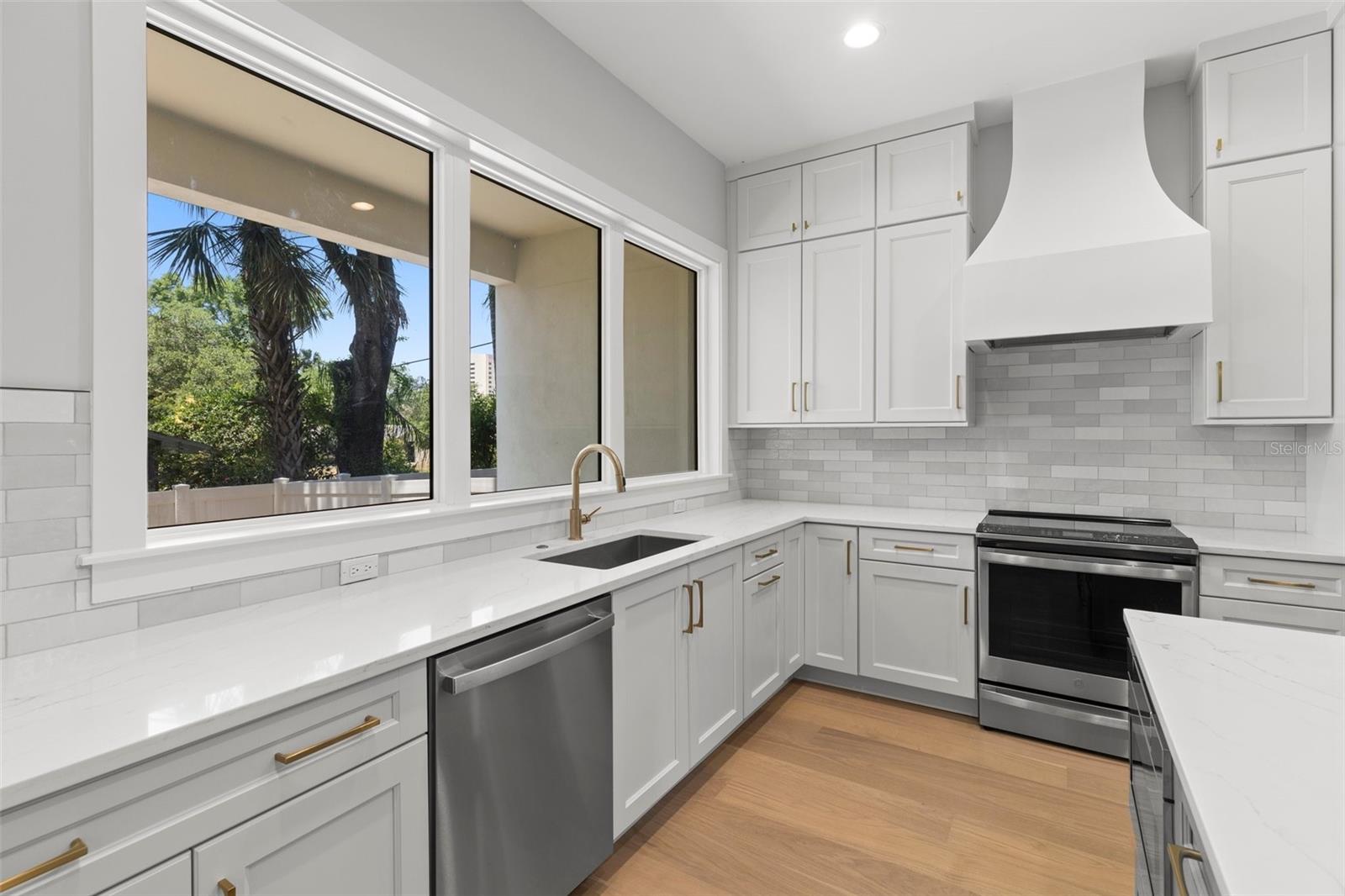 Image 8 of 34 For 222 Hesperides Street