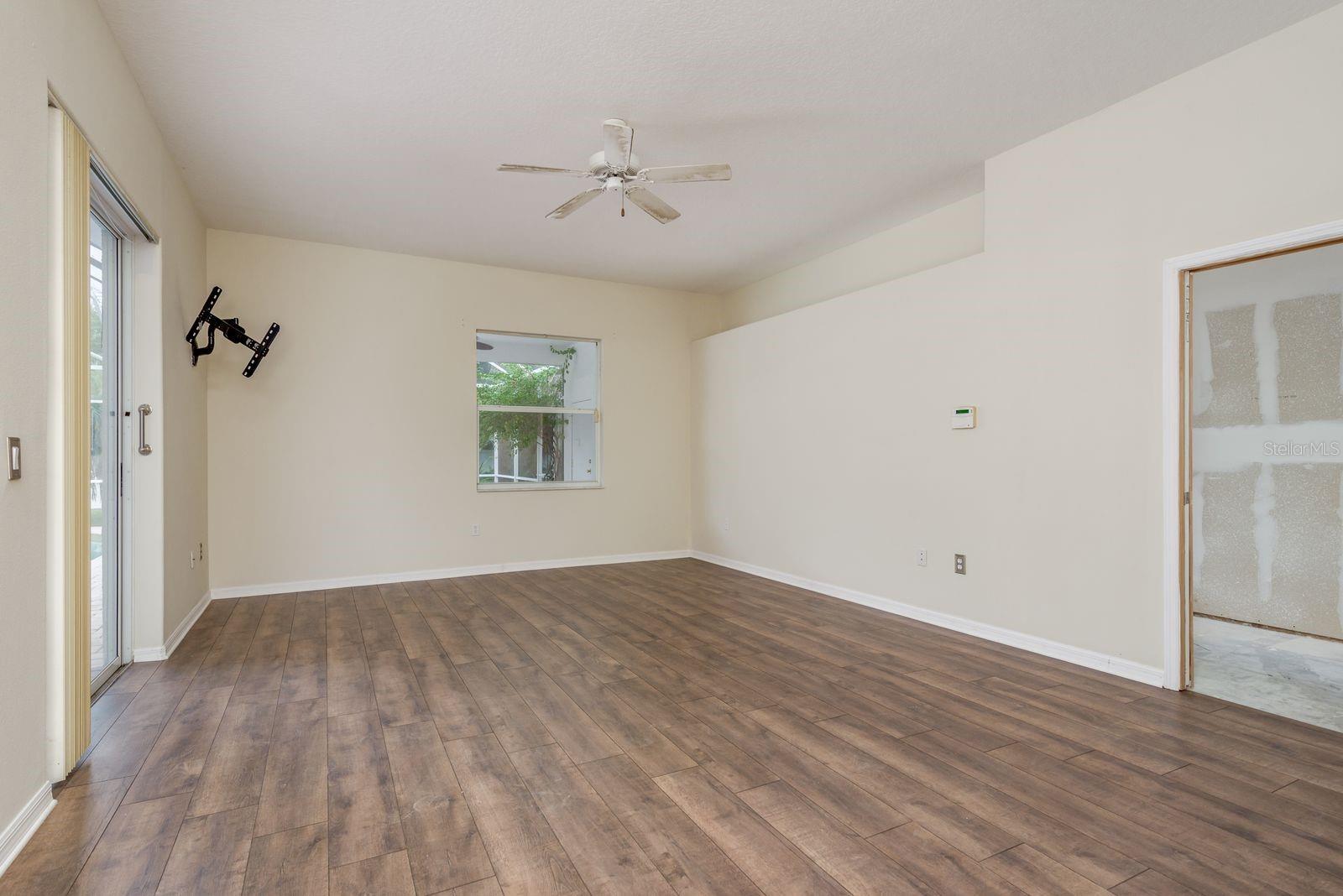 Image 15 of 39 For 1534 Lake Woodlands Parkway