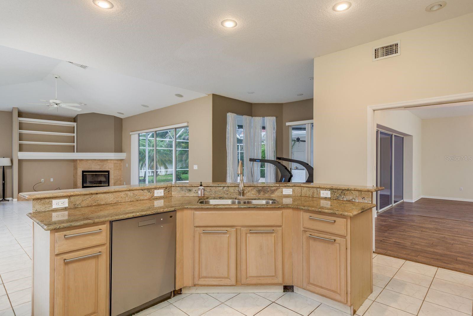 Image 5 of 39 For 1534 Lake Woodlands Parkway