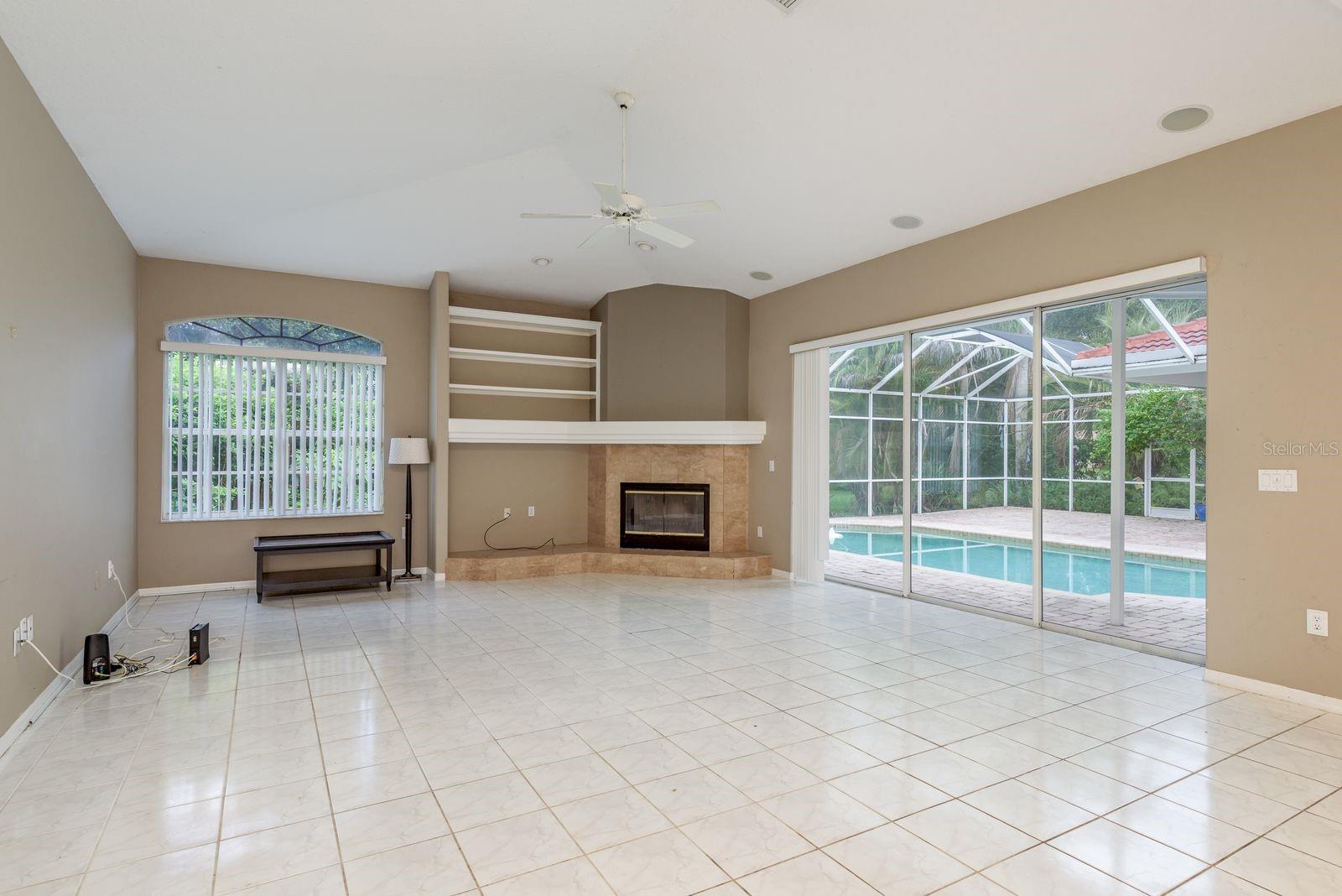 Image 7 of 39 For 1534 Lake Woodlands Parkway