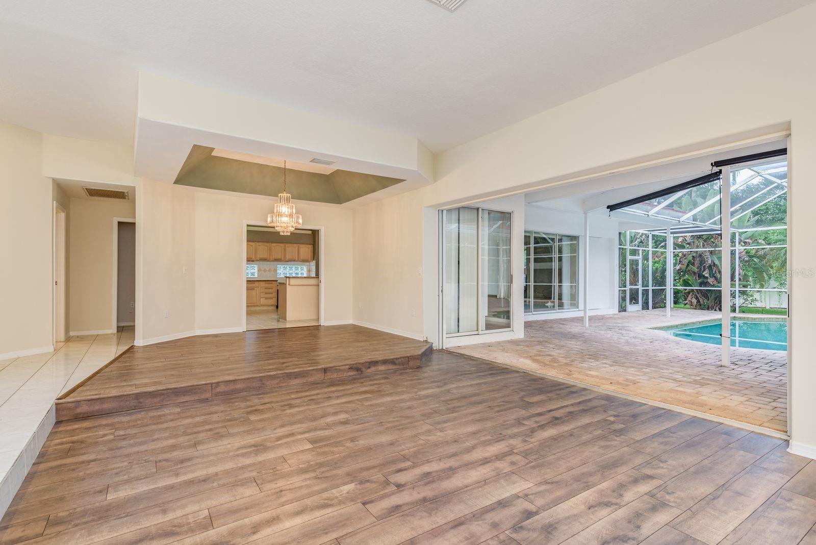 Image 9 of 39 For 1534 Lake Woodlands Parkway