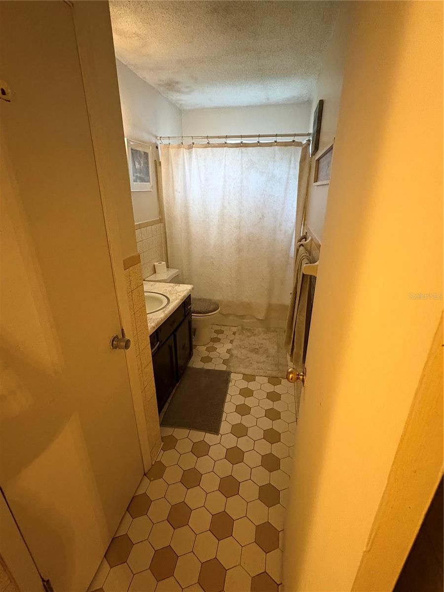 Image 16 of 23 For 2100 52nd Street