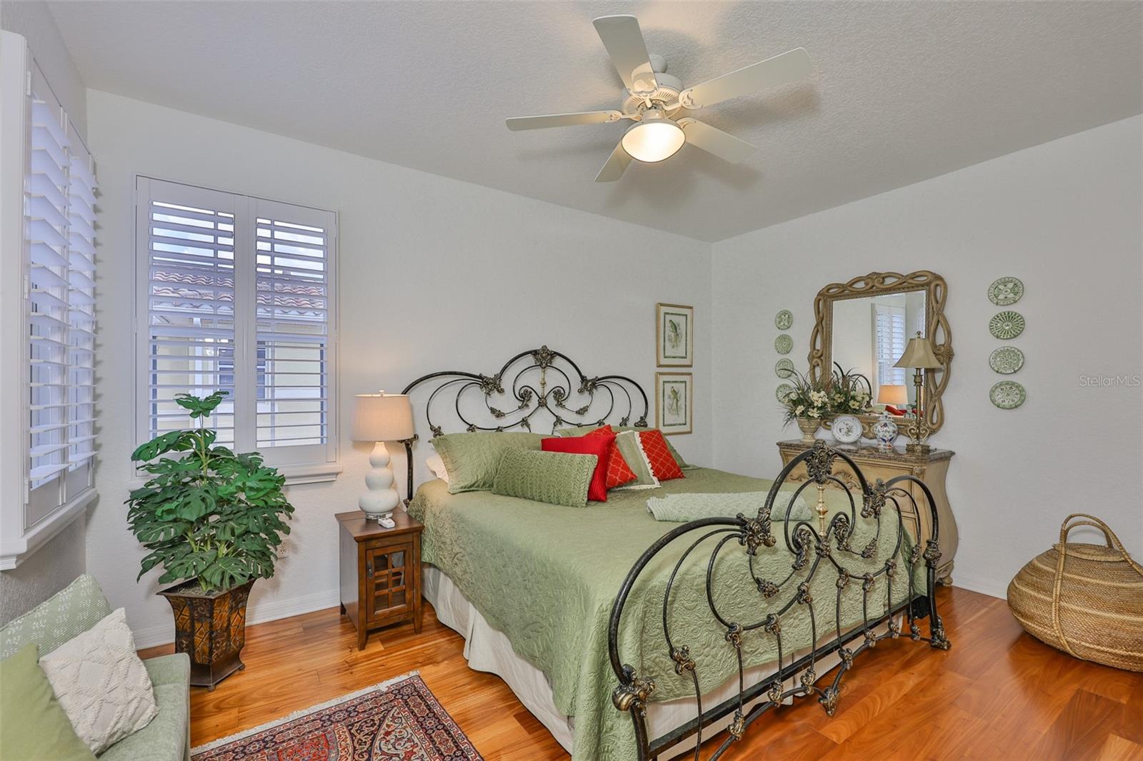 Image 32 of 57 For 1360 Emerald Dunes Drive