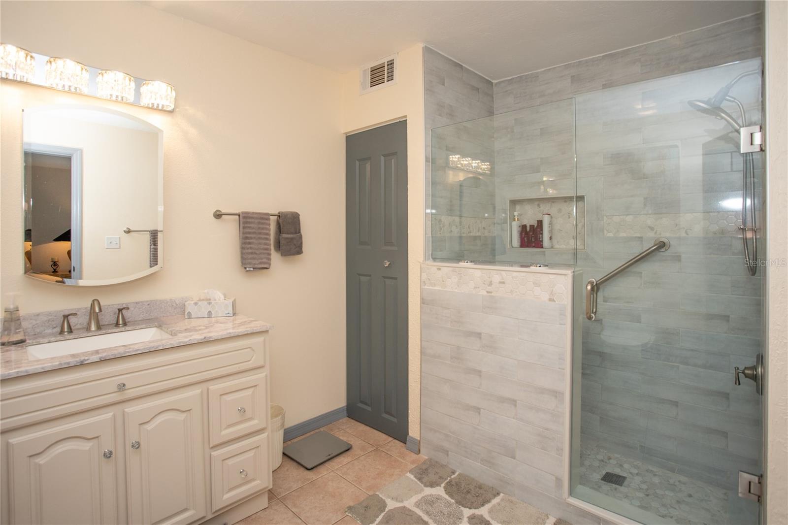 Image 16 of 34 For 5914 Tangerine Avenue S