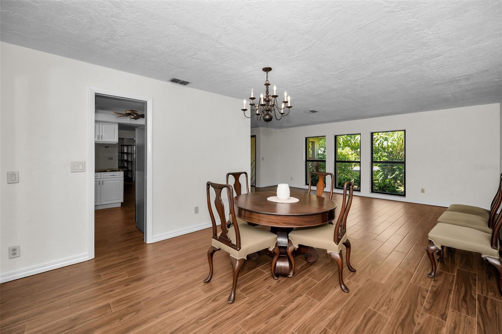 Image 19 of 78 For 7595 Pine Valley Lane