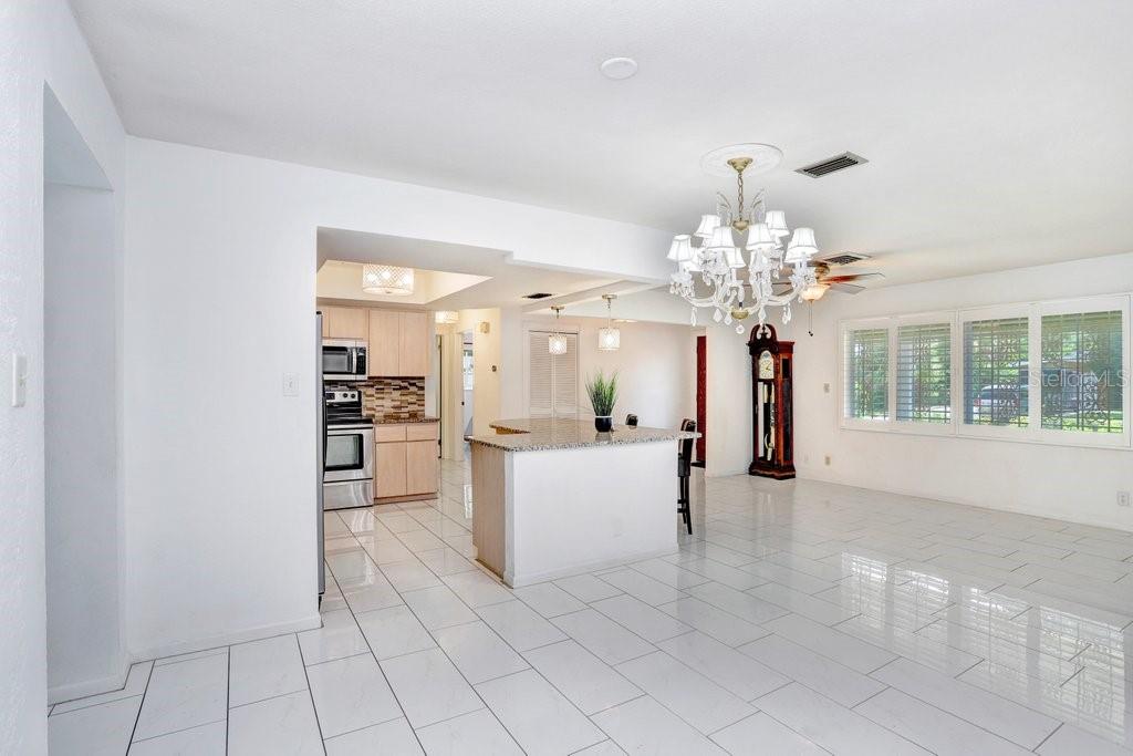 Image 11 of 29 For 6181 39th Avenue N