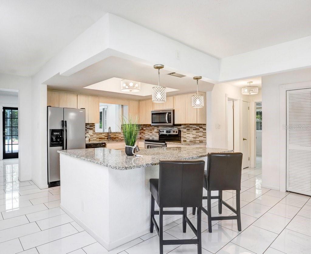 Image 14 of 29 For 6181 39th Avenue N