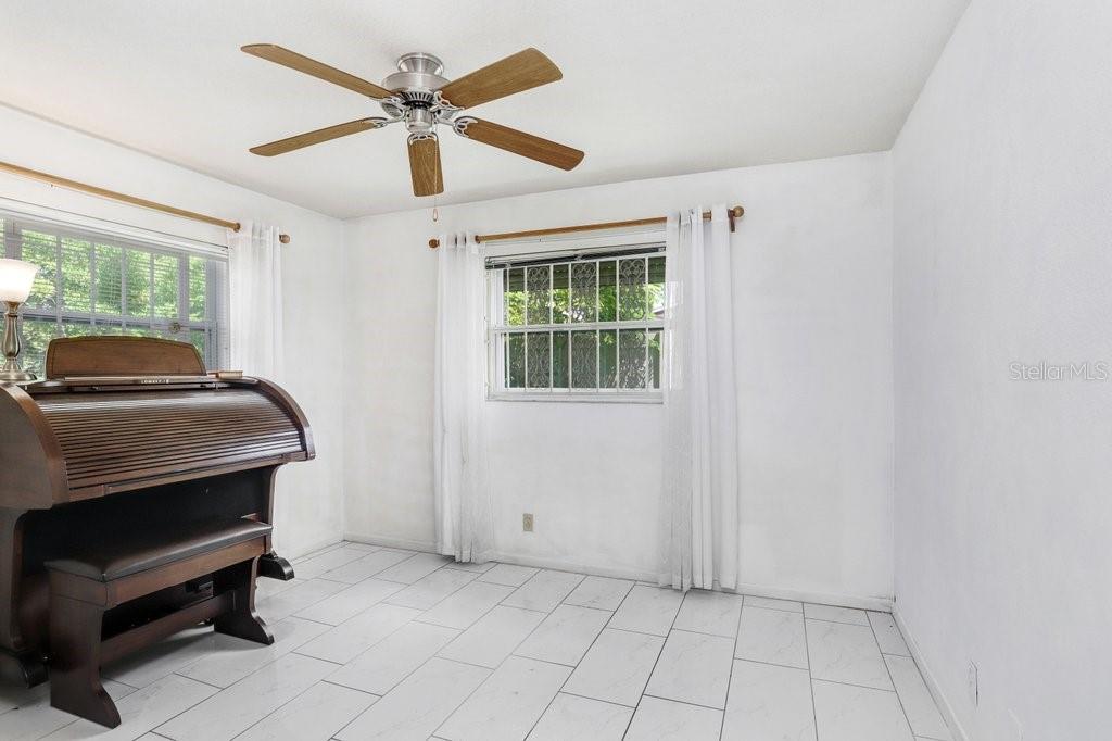 Image 18 of 29 For 6181 39th Avenue N