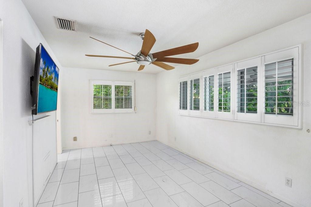 Image 20 of 29 For 6181 39th Avenue N