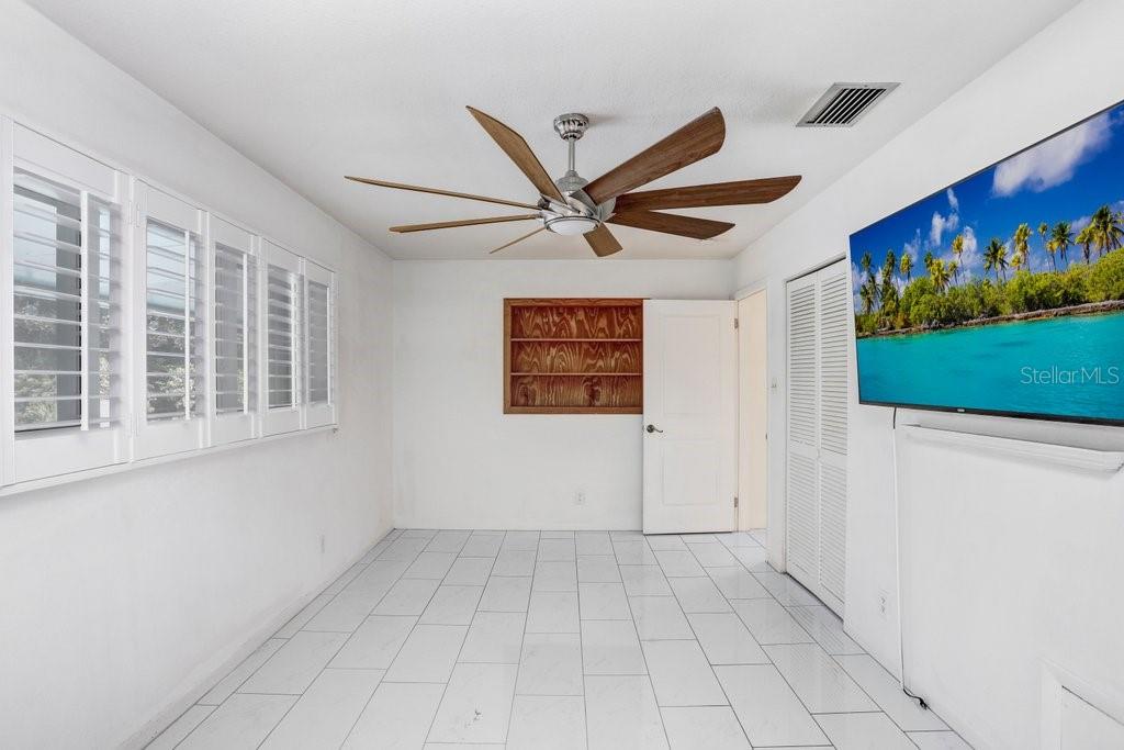 Image 21 of 29 For 6181 39th Avenue N