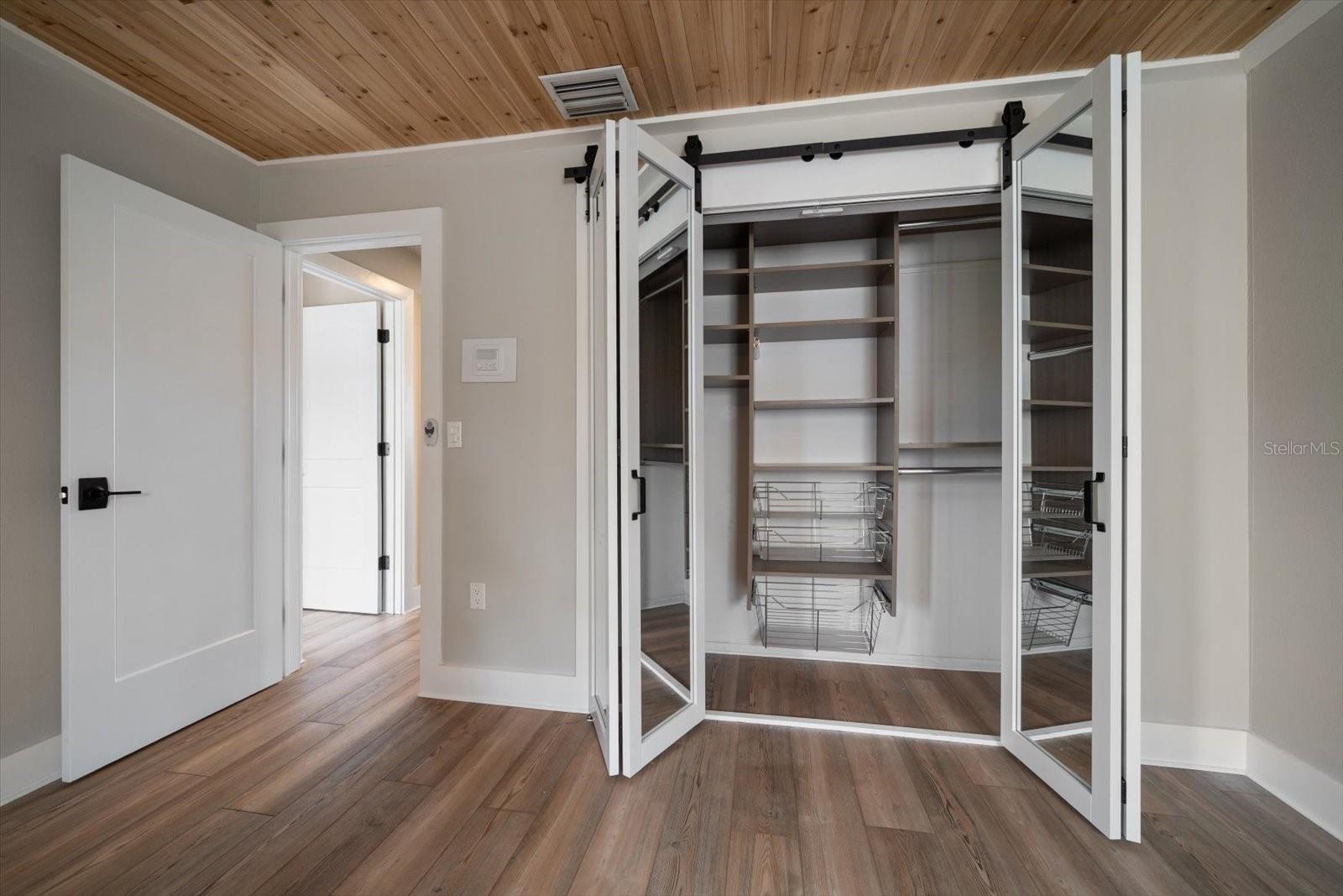 Image 26 of 69 For 240 Windward Passage 401