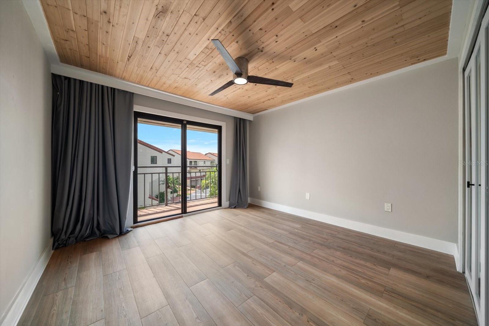 Image 32 of 69 For 240 Windward Passage 401