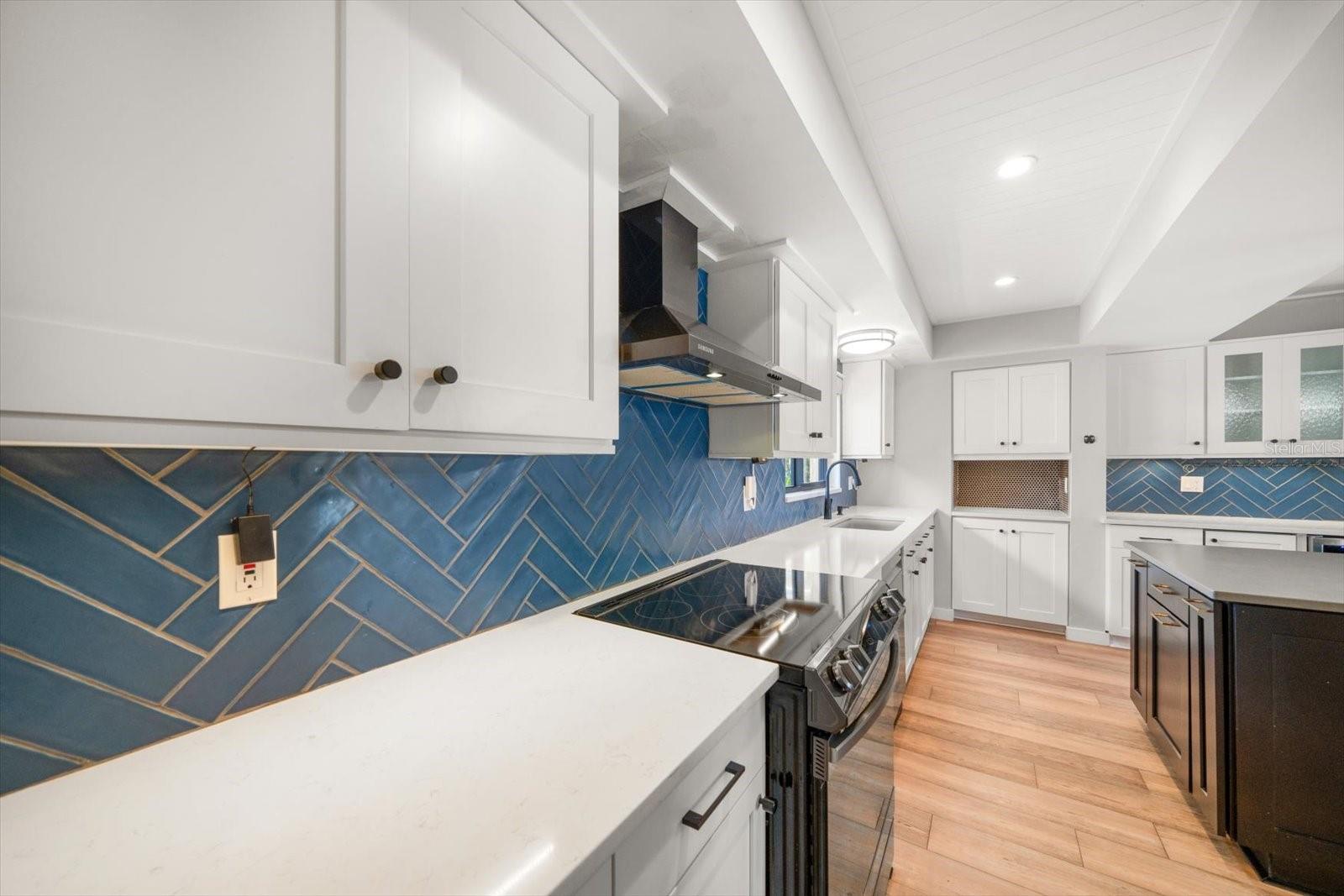 Image 36 of 69 For 240 Windward Passage 401