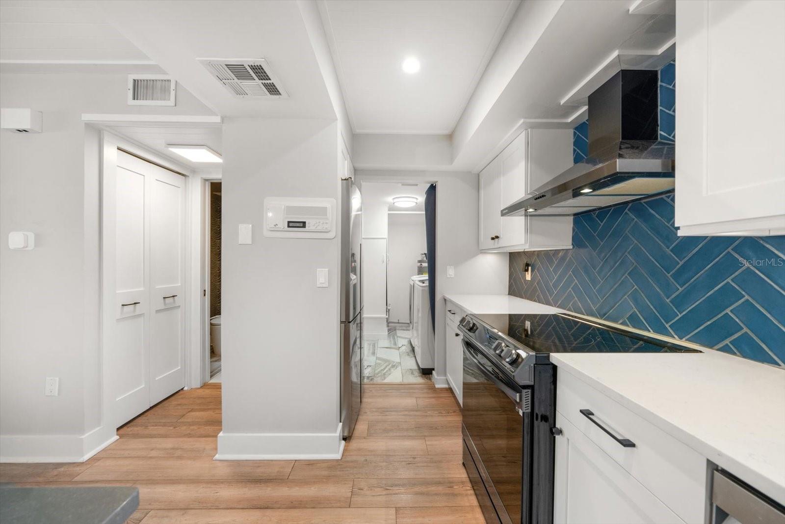 Image 37 of 69 For 240 Windward Passage 401