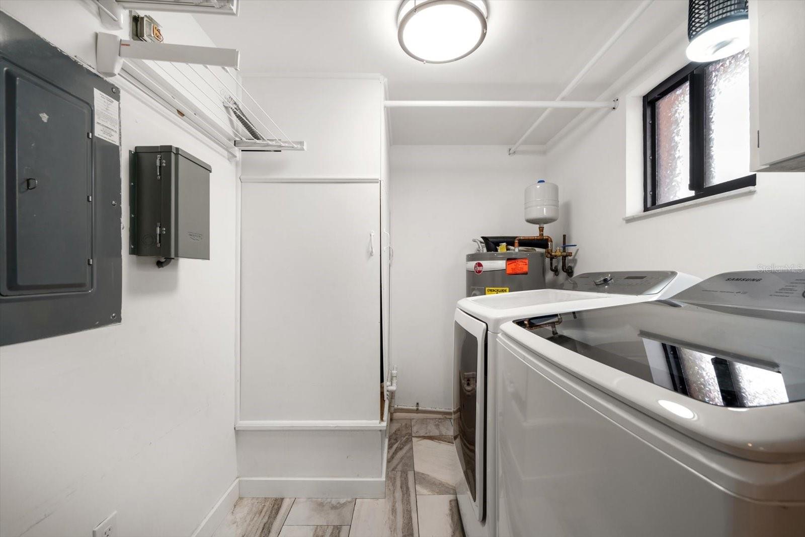 Image 40 of 69 For 240 Windward Passage 401