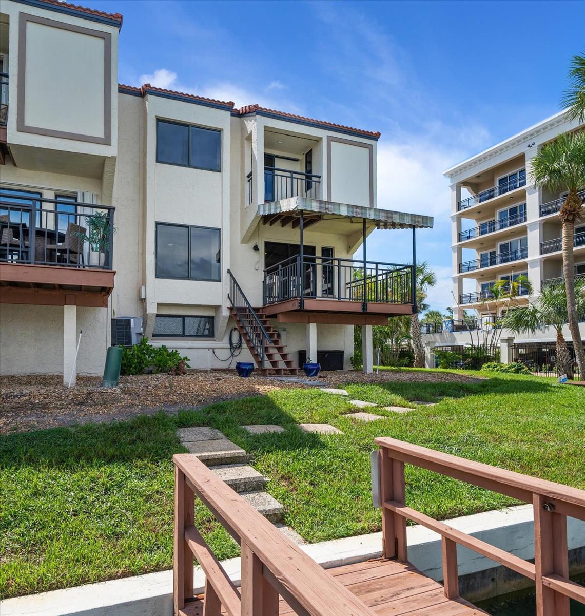 Image 44 of 69 For 240 Windward Passage 401