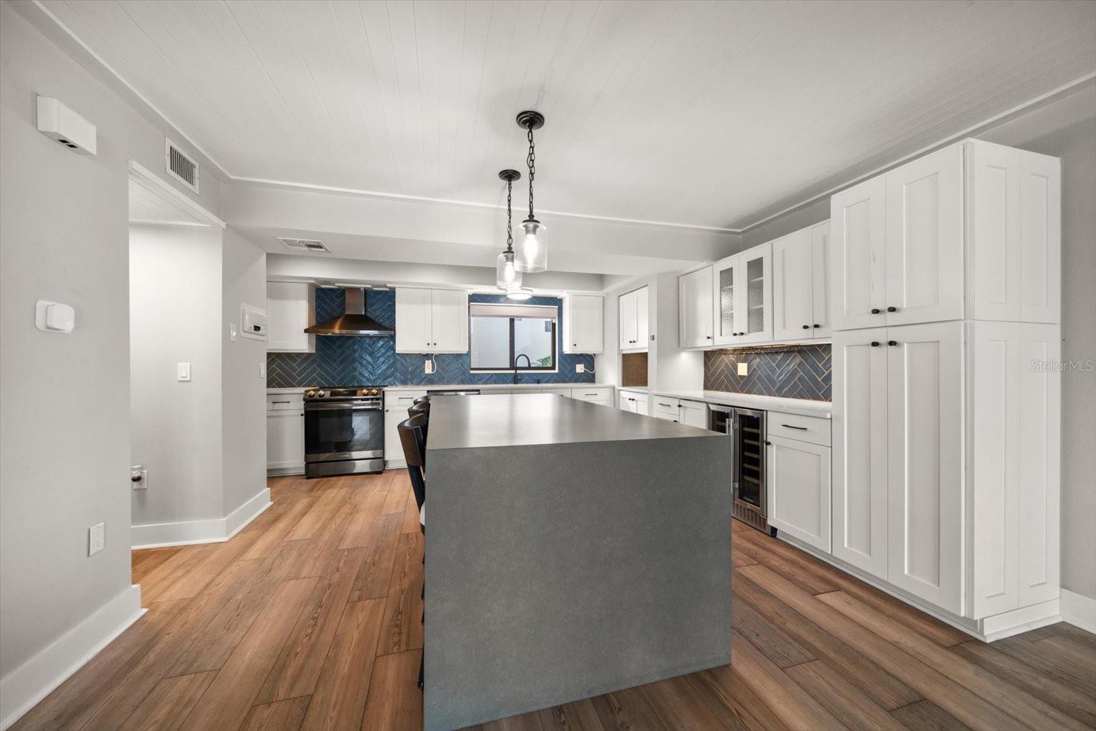 Image 5 of 69 For 240 Windward Passage 401