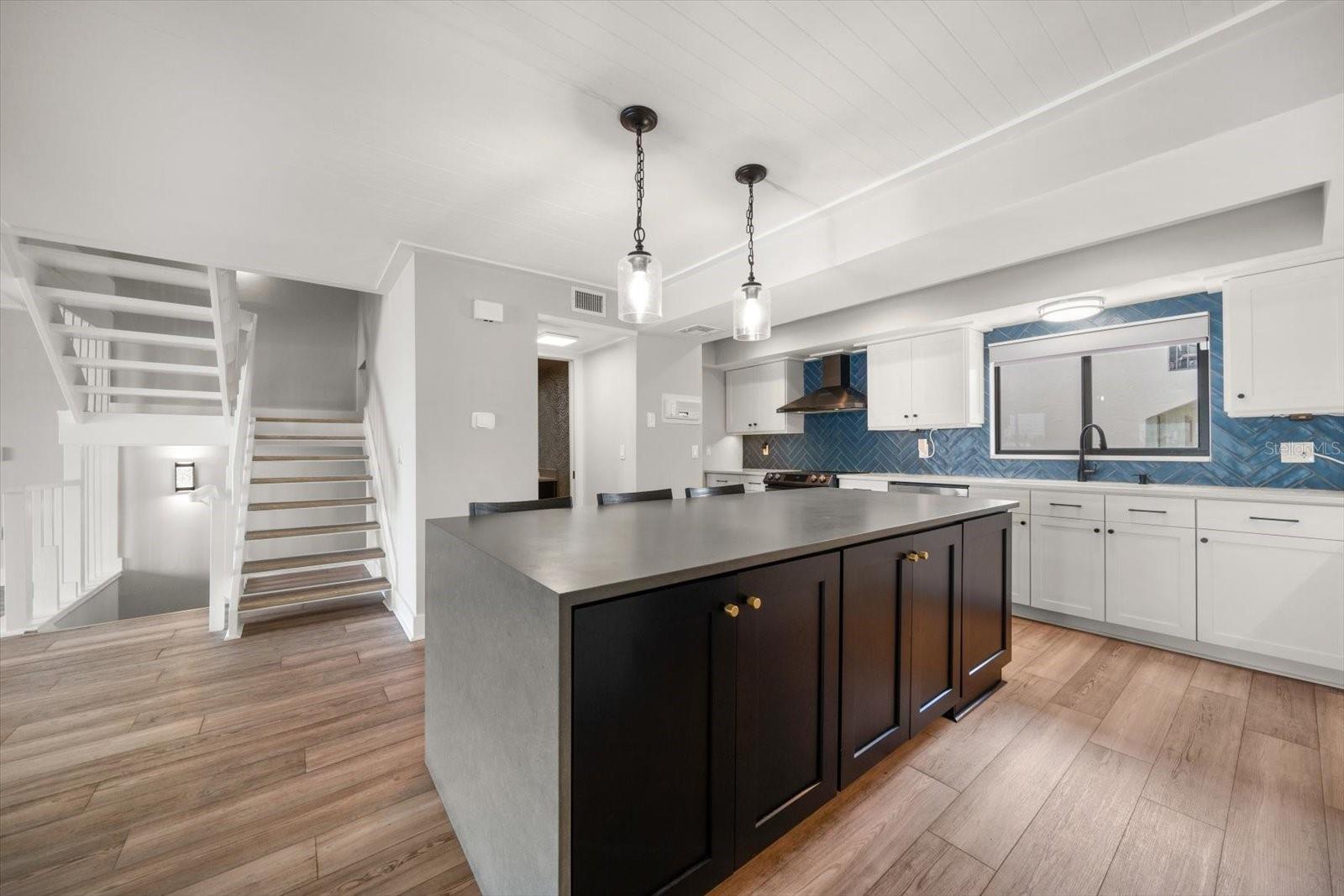 Image 7 of 69 For 240 Windward Passage 401