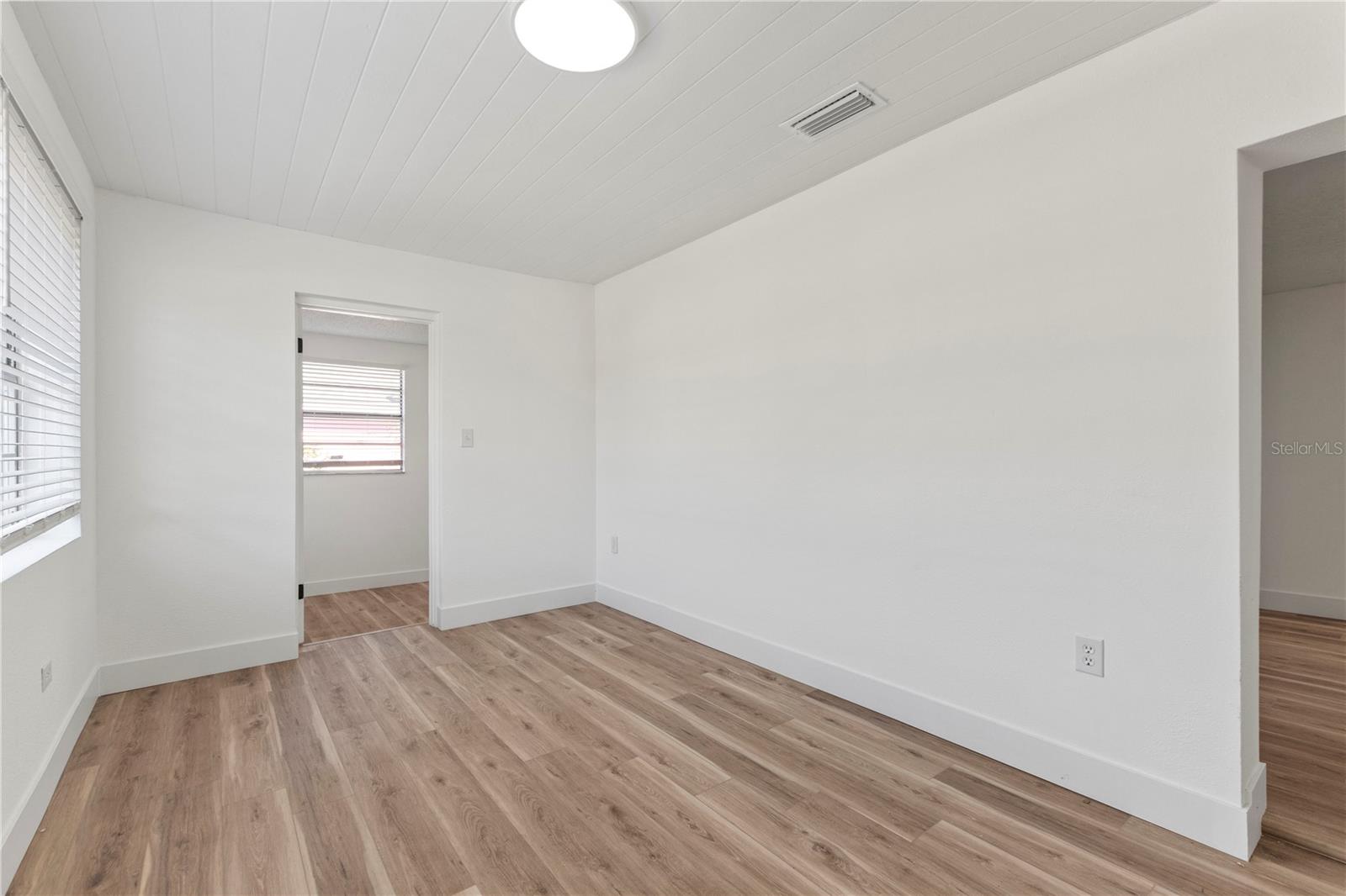 Image 12 of 32 For 1104 9th Street