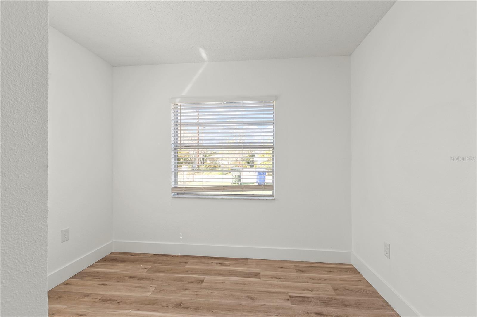 Image 17 of 32 For 1104 9th Street
