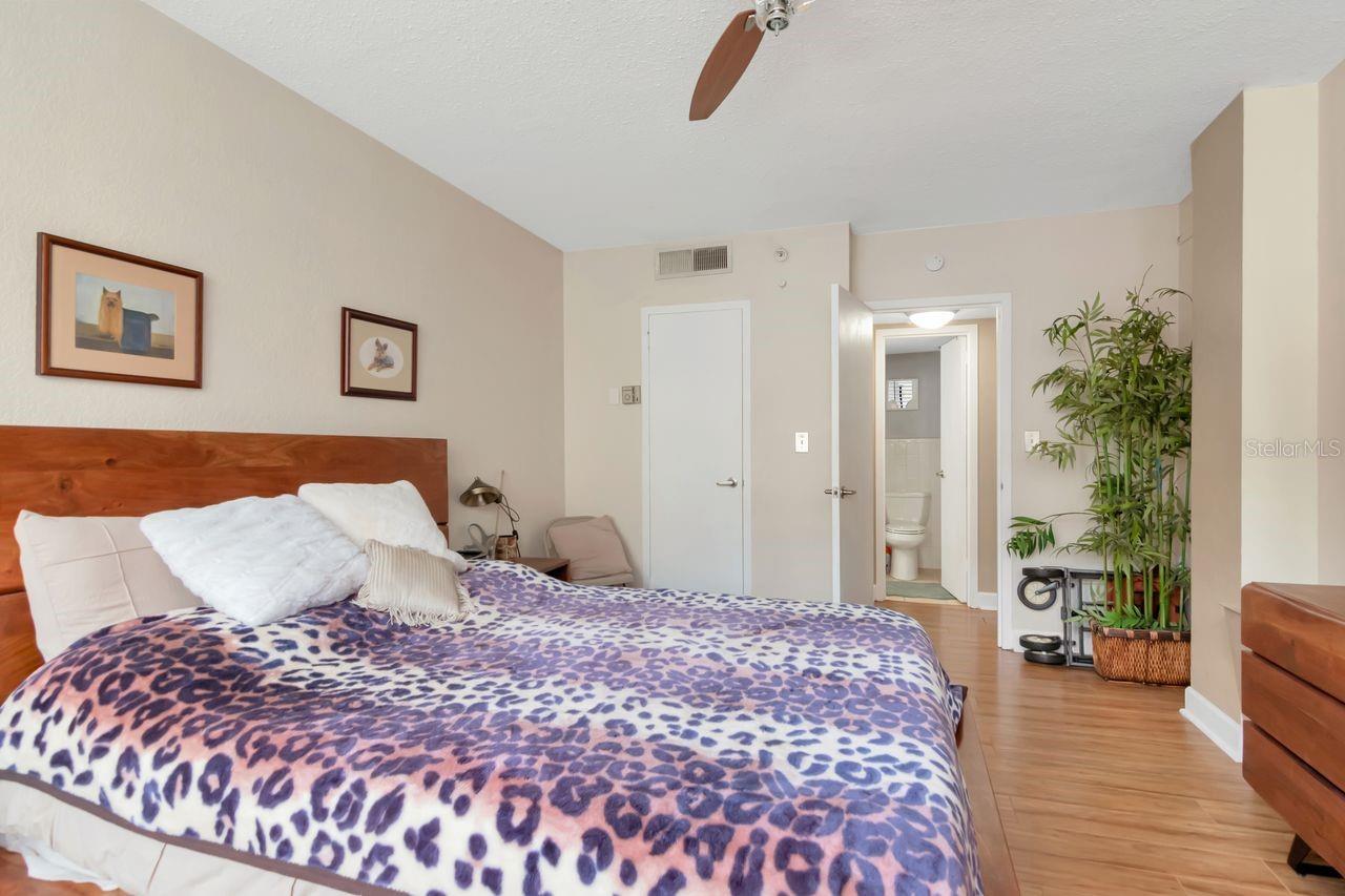 Image 10 of 34 For 470 3rd Street S 208