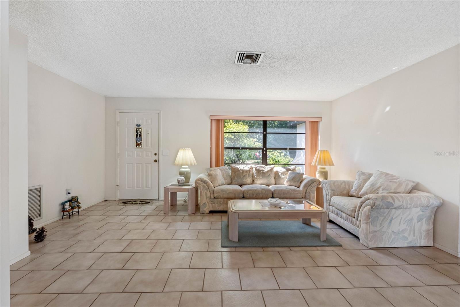 Image 21 of 48 For 1118 Fuchsia Drive