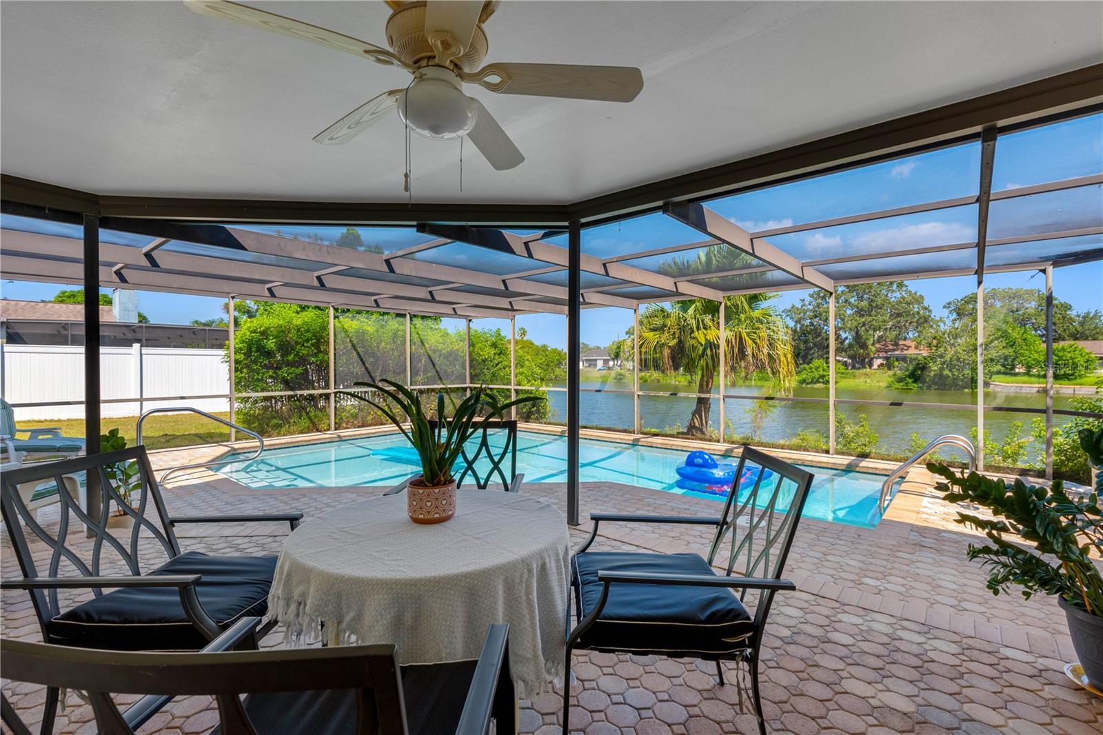 Image 4 of 48 For 1118 Fuchsia Drive