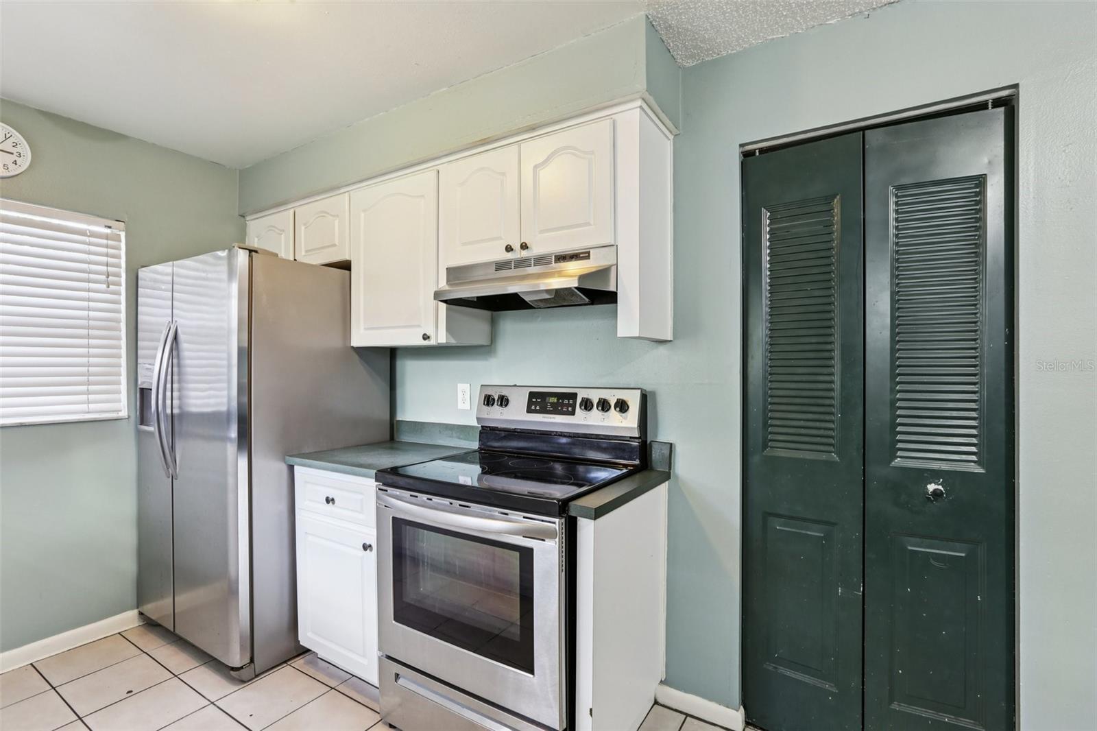 Image 12 of 26 For 815 Regent Circle N