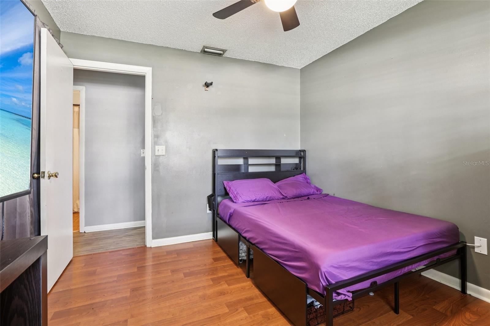Image 14 of 26 For 815 Regent Circle N