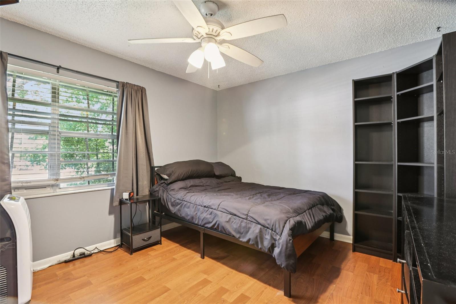 Image 16 of 26 For 815 Regent Circle N