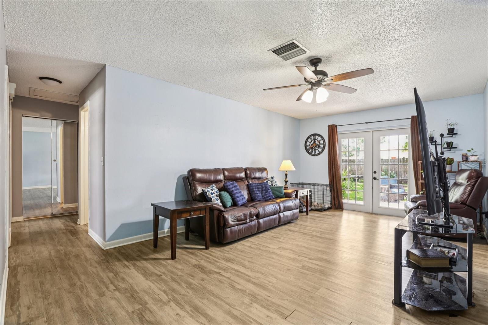 Image 3 of 26 For 815 Regent Circle N