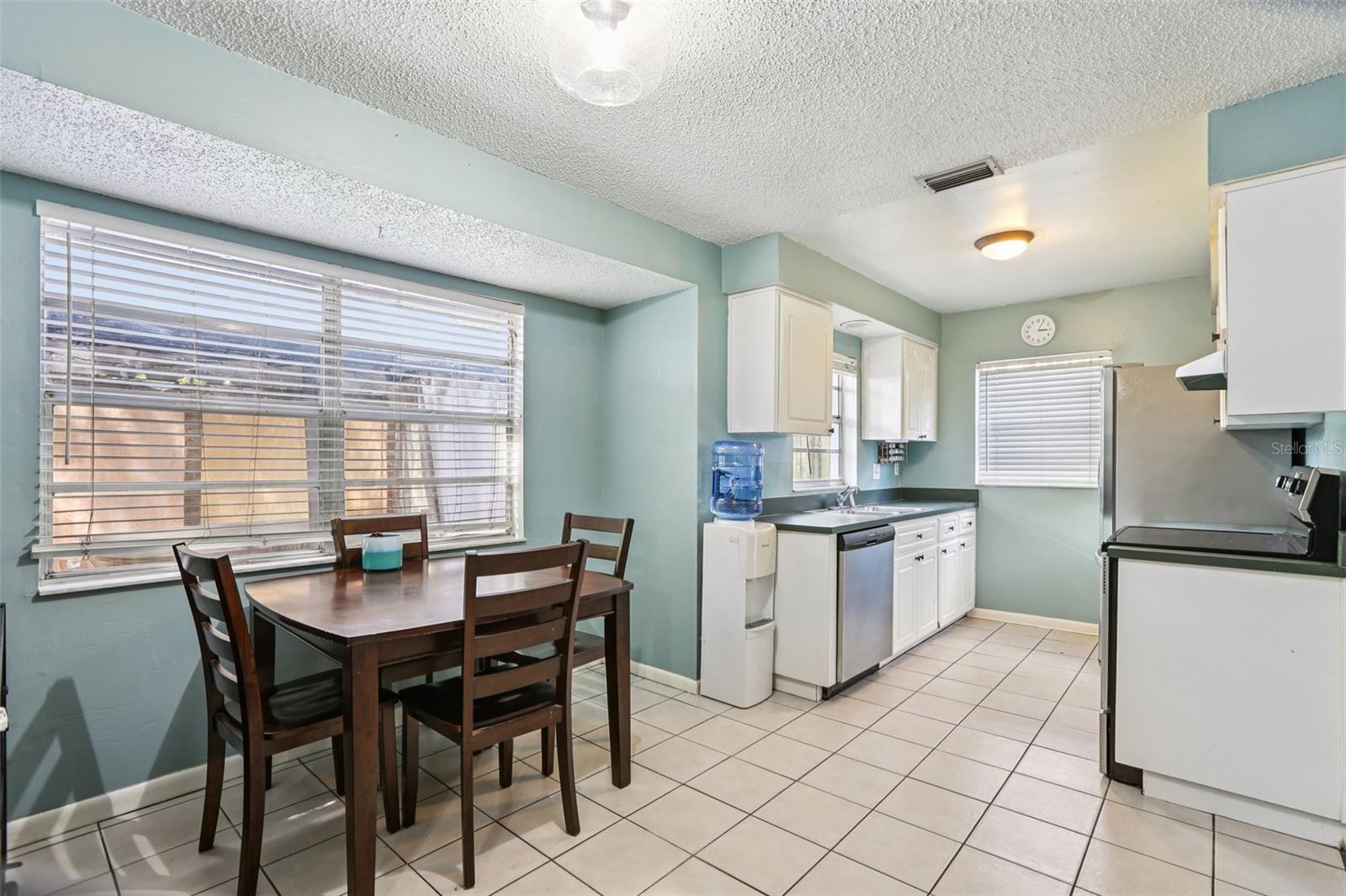 Image 5 of 26 For 815 Regent Circle N