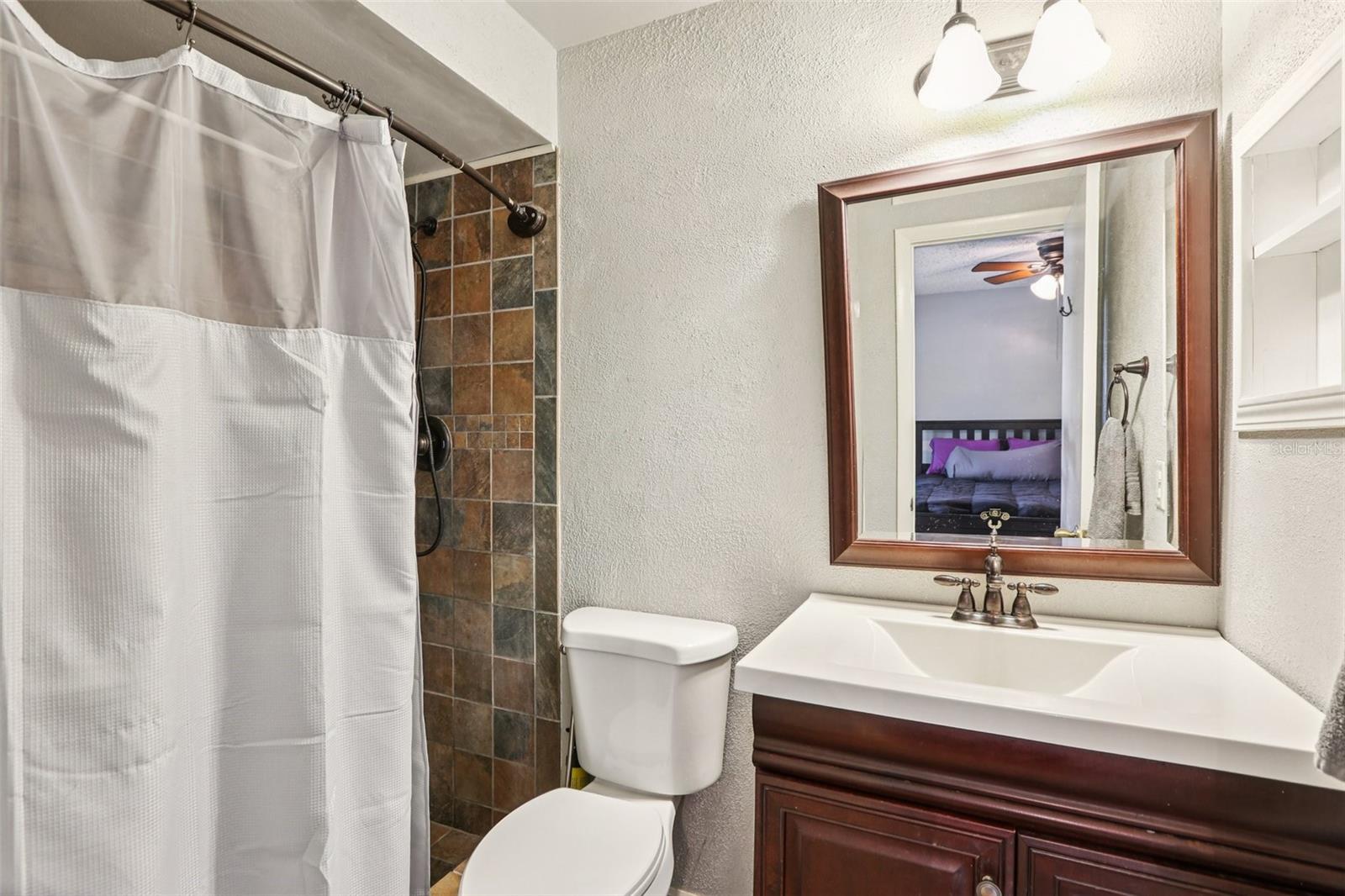 Image 7 of 26 For 815 Regent Circle N