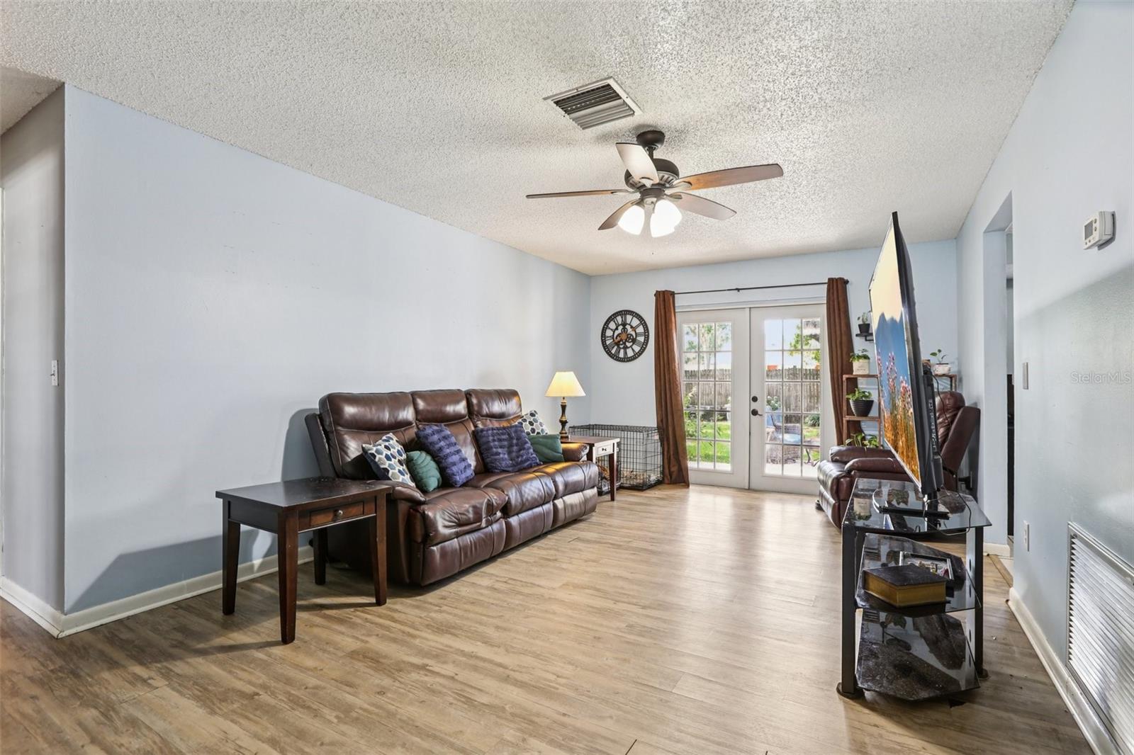 Image 9 of 26 For 815 Regent Circle N