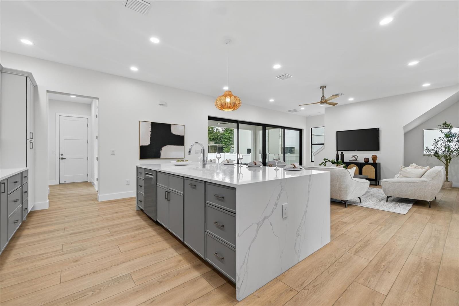 Image 21 of 59 For 4535 26th Avenue S