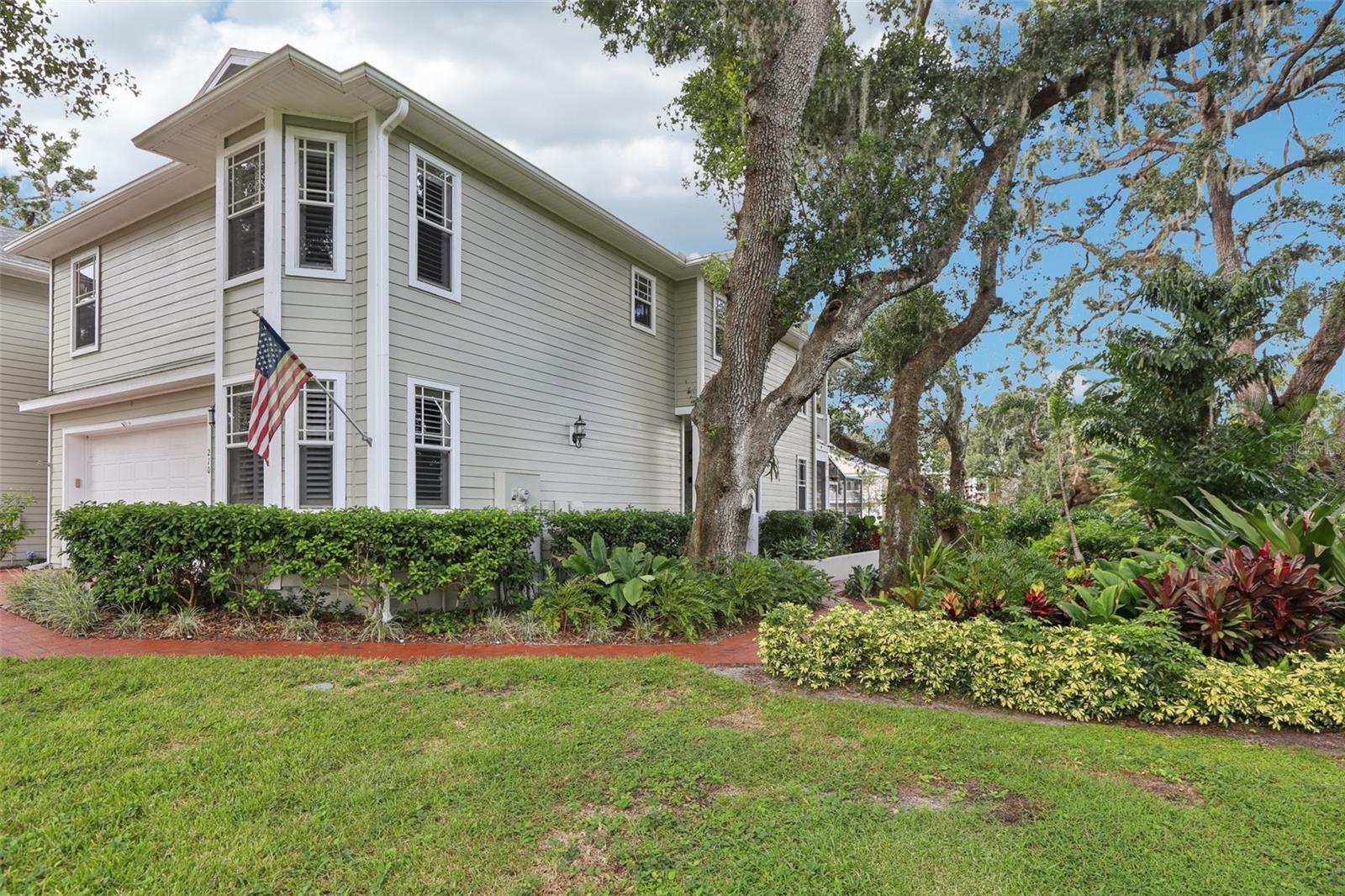 Listing photo id 1 for 210 Arbor Shade Court