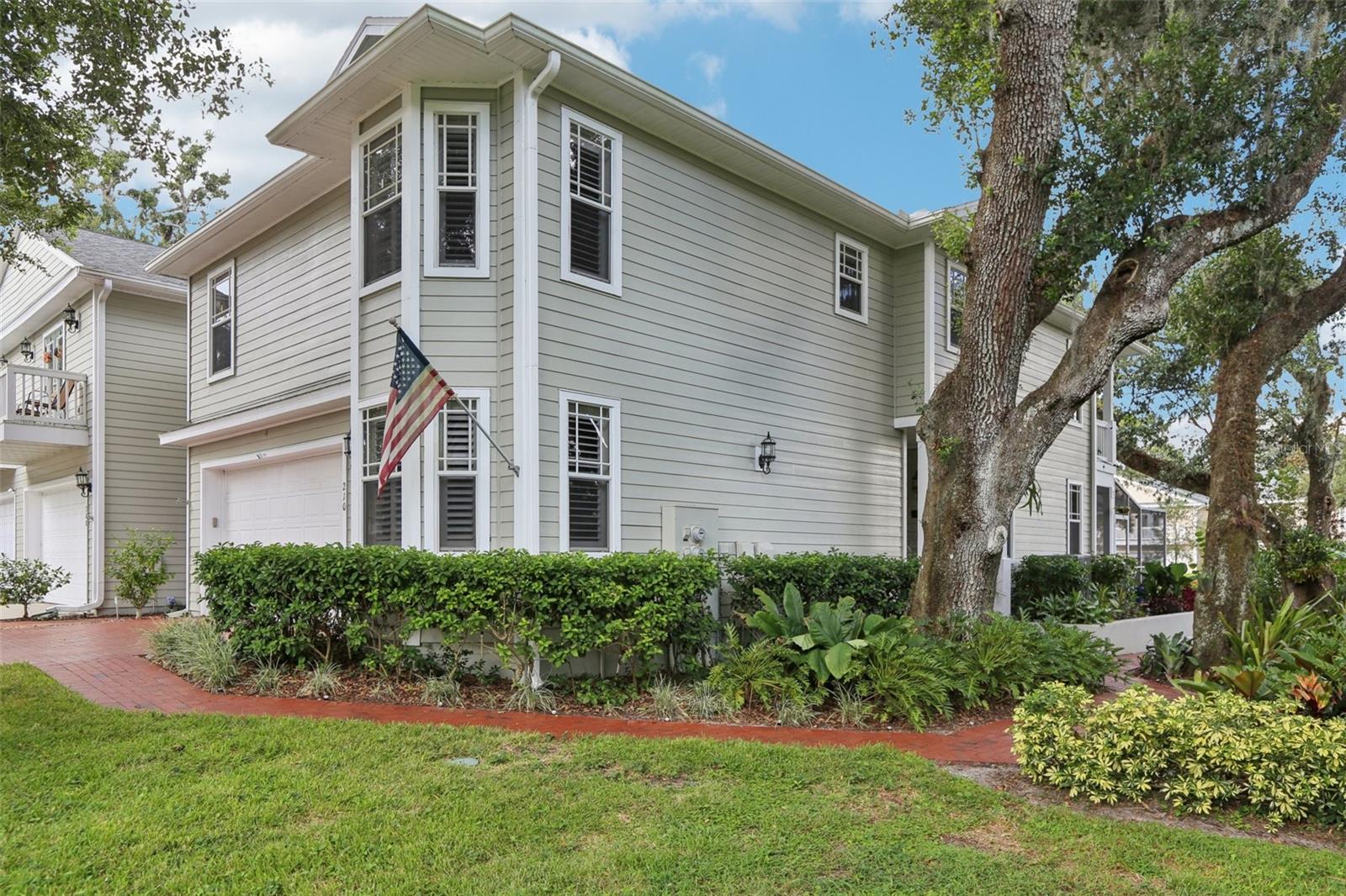 Listing photo id 2 for 210 Arbor Shade Court