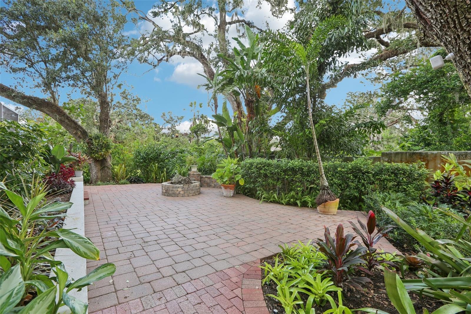 Listing photo id 46 for 210 Arbor Shade Court