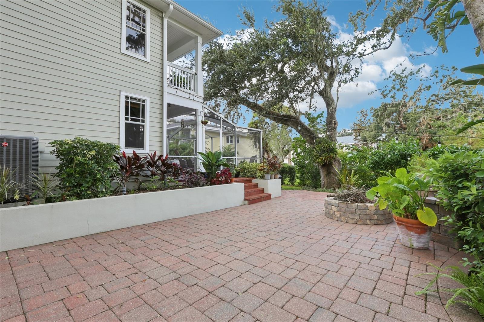 Listing photo id 47 for 210 Arbor Shade Court