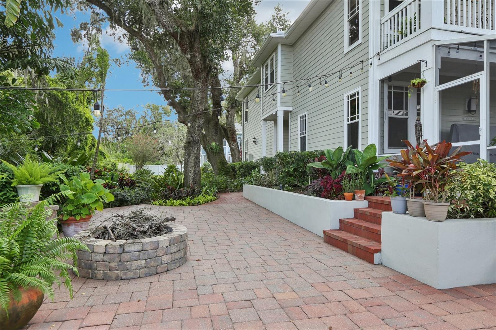 Listing photo id 50 for 210 Arbor Shade Court