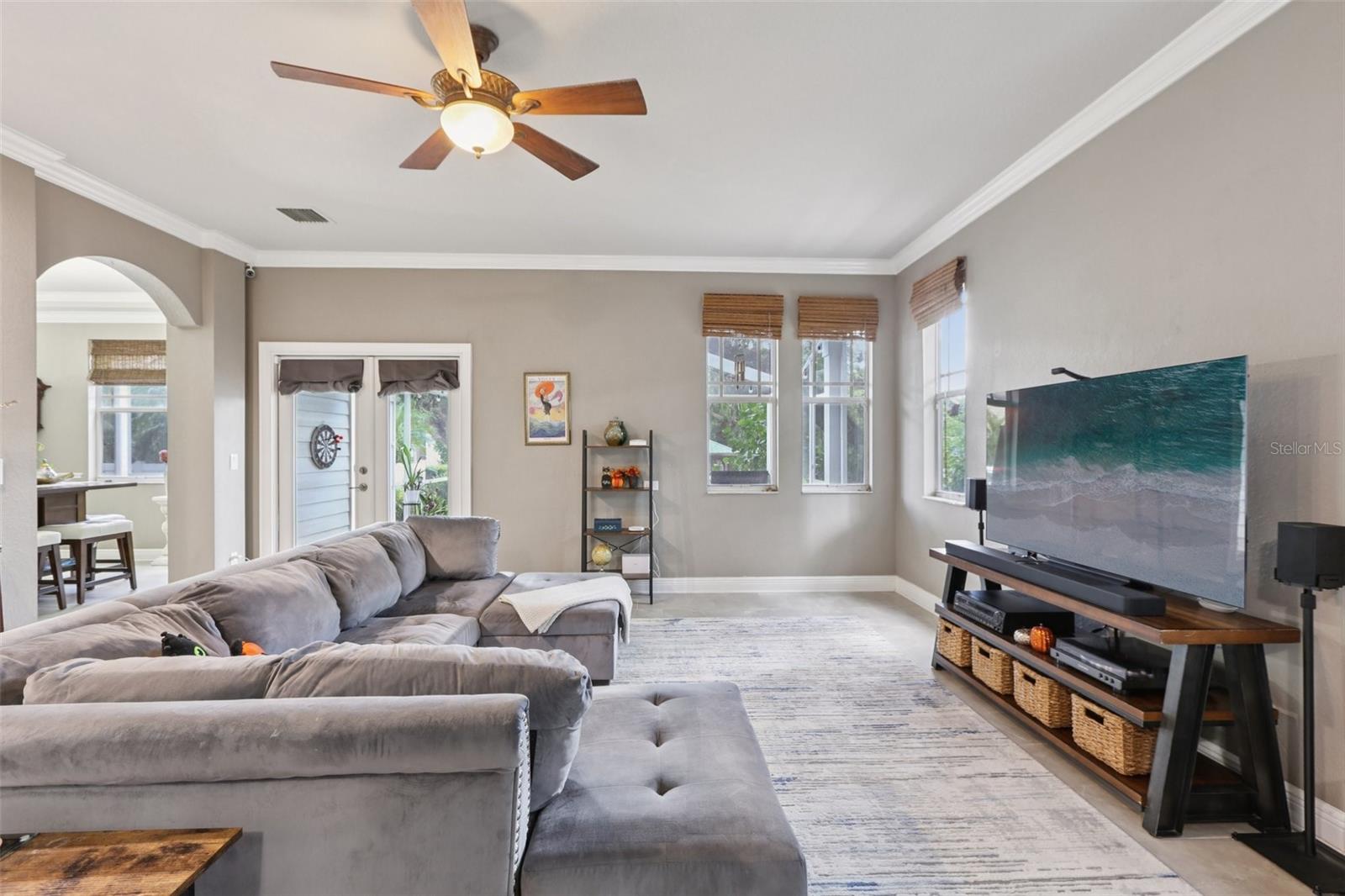 Listing photo id 5 for 210 Arbor Shade Court