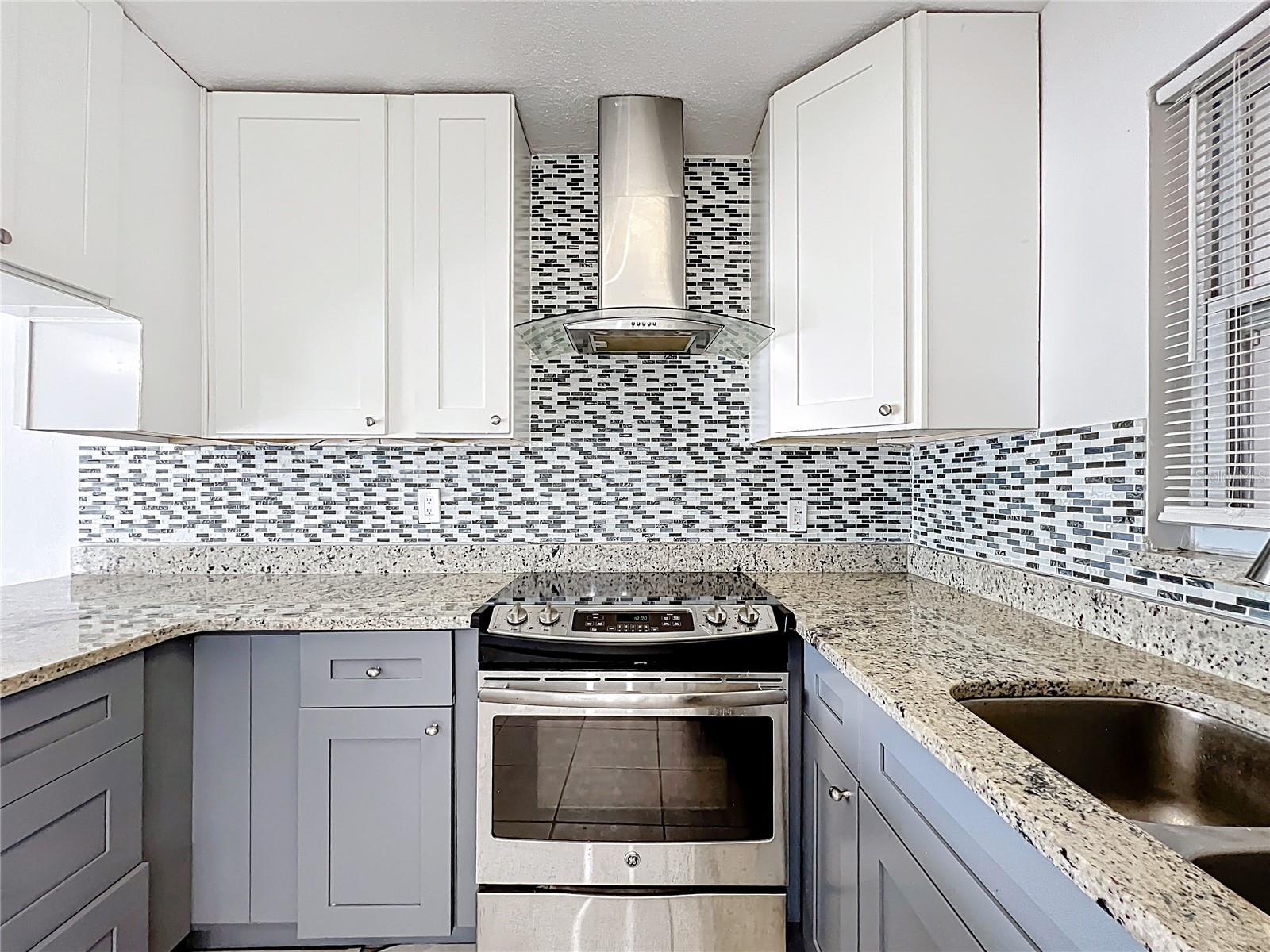 Image 5 of 32 For 11705 3rd Street E 3