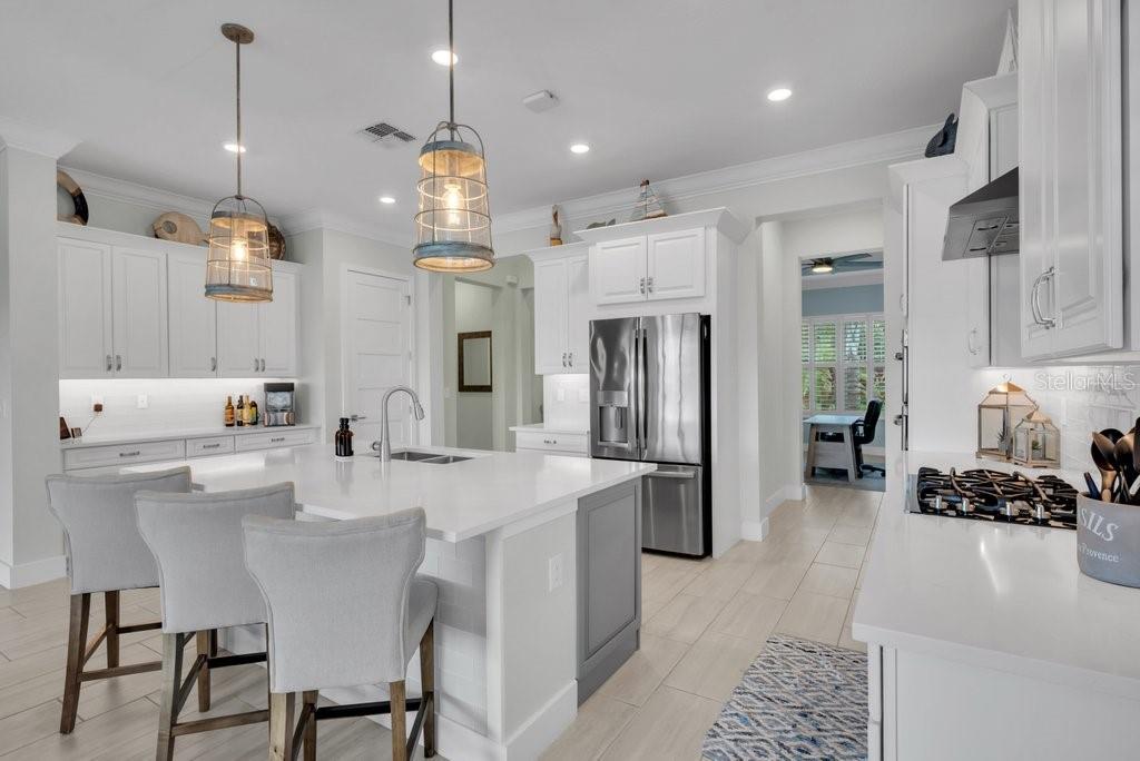 Image 11 of 84 For 710 16th Avenue E