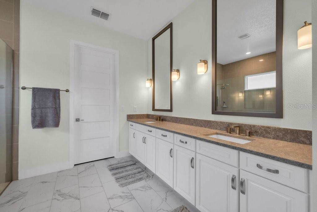 Image 24 of 84 For 710 16th Avenue E