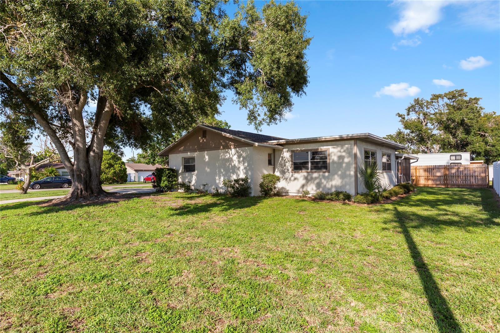 Image 4 of 36 For 2813 20th Avenue W