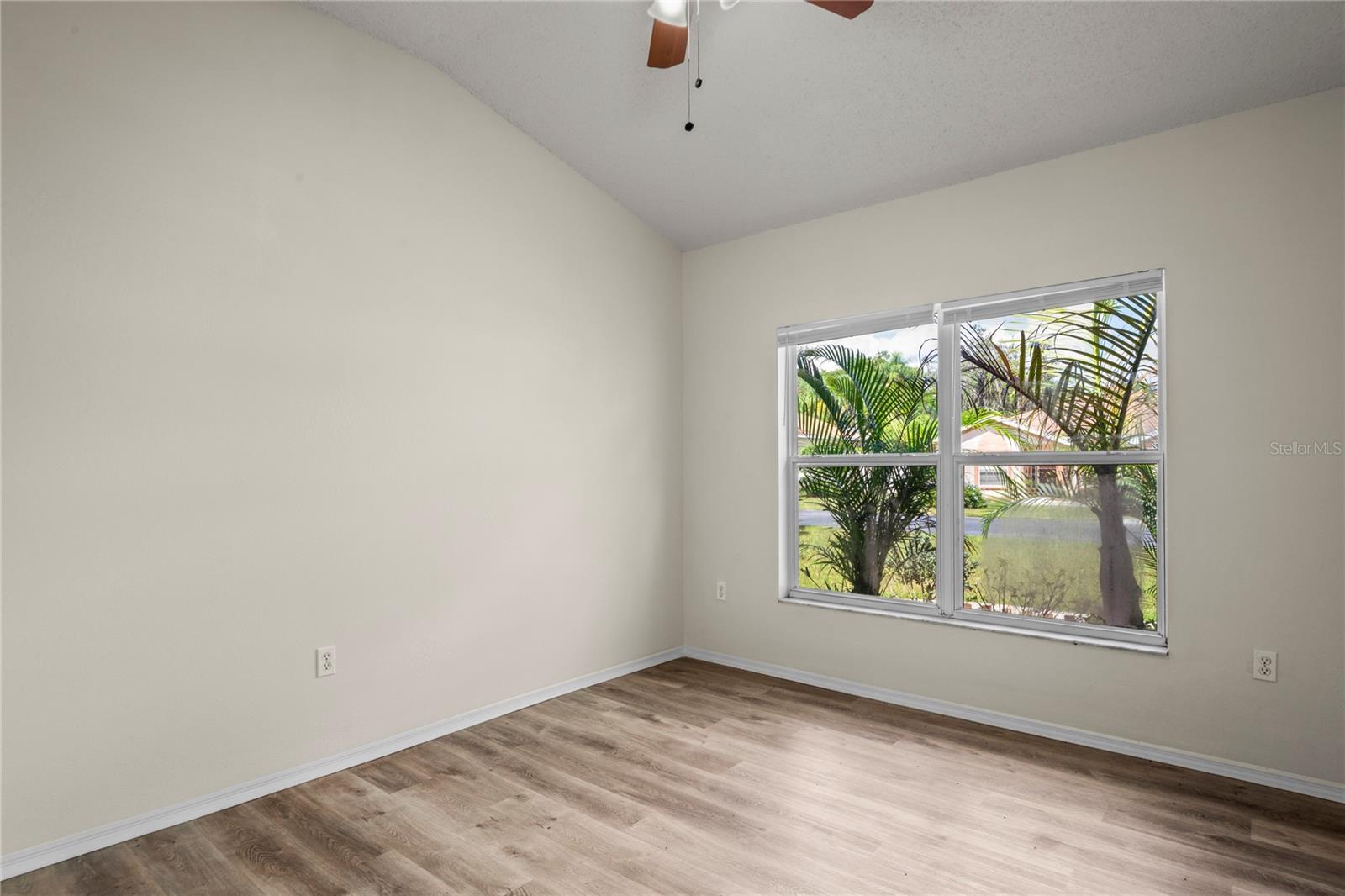 Image 15 of 26 For 11829 Kestrel Drive
